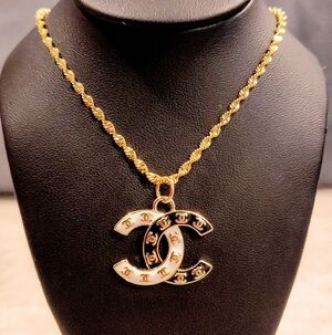 CHANEL CC 18K GOLD PLATED BLACK & WHITE CC LOGO PENDANT ON GOLD PLATED NECKLACE